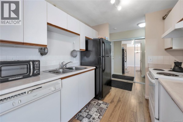 Kitchen - 302 1631 Dufferin Cres, Nanaimo, BC V9S5T4 Photo 5