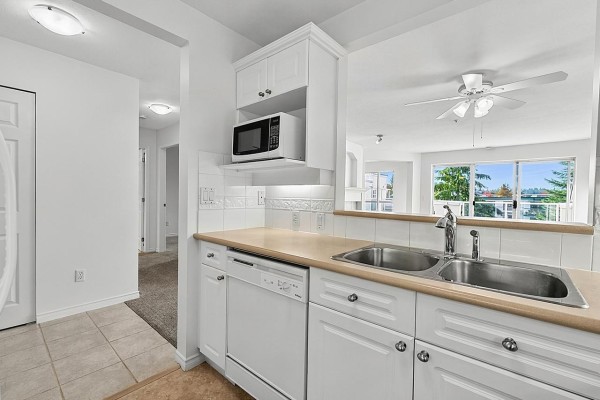 302 20448 Park Avenue, Langley, BC V3A4N3 Photo 3