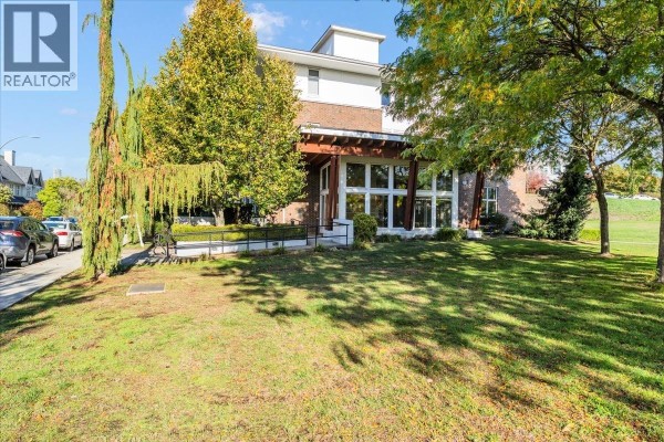 302 245 Brookes Street, New Westminster, BC V3M0G5 Photo 2