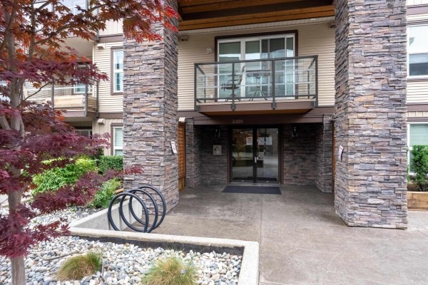 302 30525 Cardinal Avenue, Abbotsford, BC V2T0A8 Photo 2