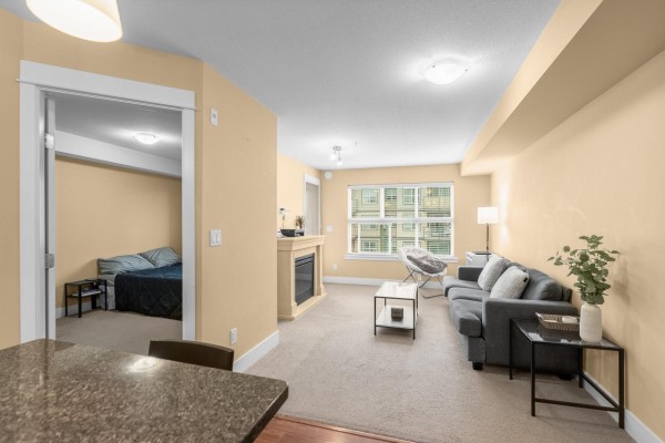 302 30525 Cardinal Avenue, Abbotsford, BC V2T0A8 Photo 3