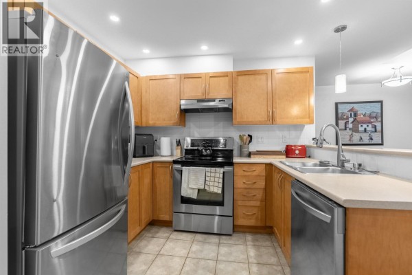 302 333 E 1st Street, North Vancouver, BC V7L4W9 Photo 5