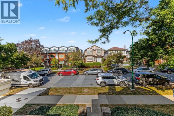 302 3638 Rae Avenue, Vancouver, BC V5R2P5 Photo 3