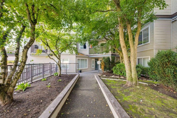 302 5759 Glover Road, Langley, BC V3A8M8 Photo 3