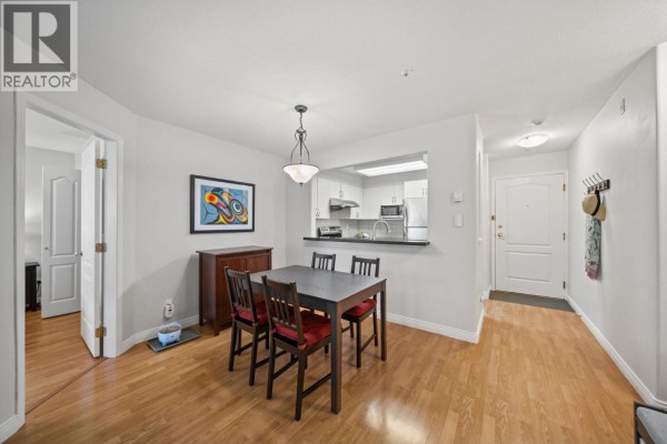 302 6745 Station Hill Court, Burnaby, BC V3N4Z4 Photo 3