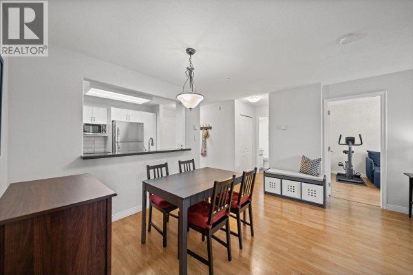 302 6745 Station Hill Court, Burnaby, BC V3N4Z4 Photo 4