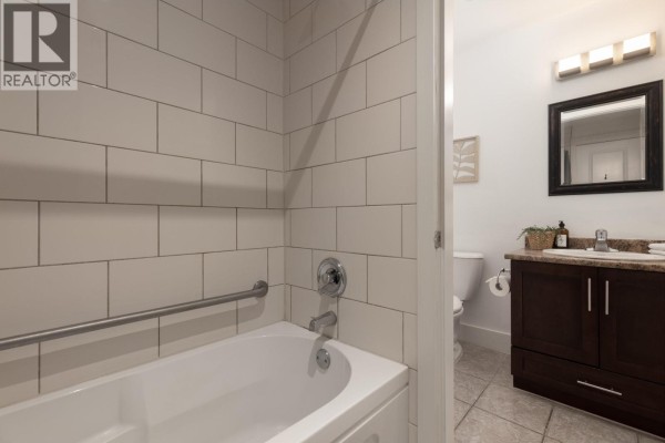 302 7330 Arbutus Street, Pemberton, BC V0N2L1 Photo 3