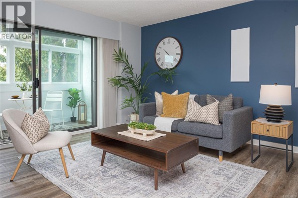 Living room - 302 924 Cook St, Victoria, BC V8V3Z3 Photo 3
