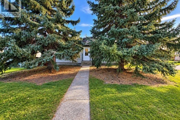 Living room - 302 Cowie Crescent, Swift Current, SK S9H4W7 Photo 2