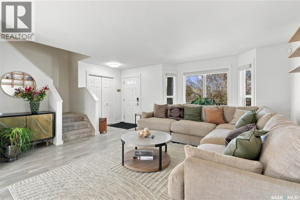 302 Gordon Road, Saskatoon Photo 4