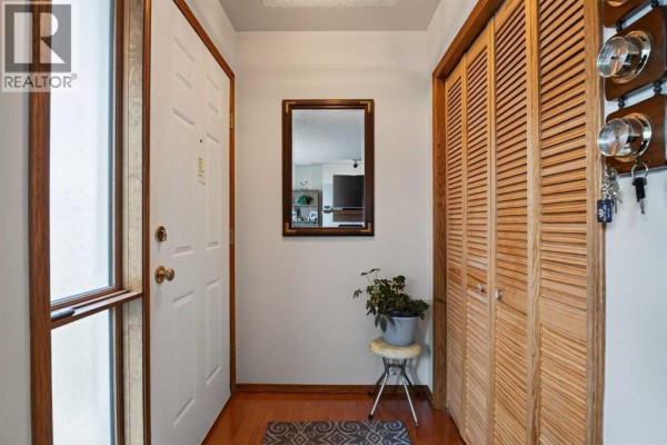 2pc Bathroom - 302 Mt Mckenzie Gardens Se, Calgary, AB T2Z2P9 Photo 4