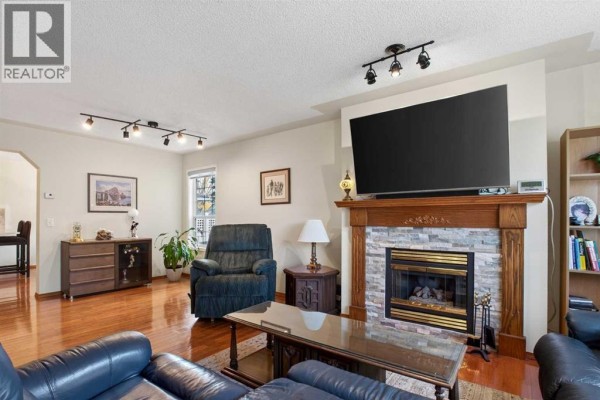Primary Bedroom - 302 Mt Mckenzie Gardens Se, Calgary, AB T2Z2P9 Photo 5