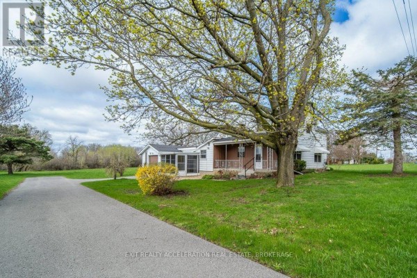 Family room - 302 Old Hamburg Road, Greater Napanee, ON K7R3K6 Photo 2