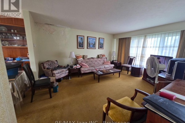 Bedroom 4 - 302 Poplar Street, Oshawa, ON L1H6P7 Photo 4