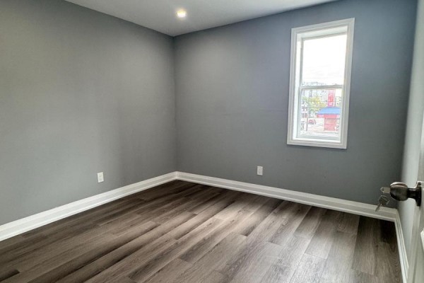302 Queenston Road, Hamilton, ON L8K1H1 Photo 4