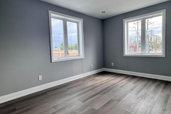 302 Queenston Road, Hamilton, ON L8K1H1 Photo 5