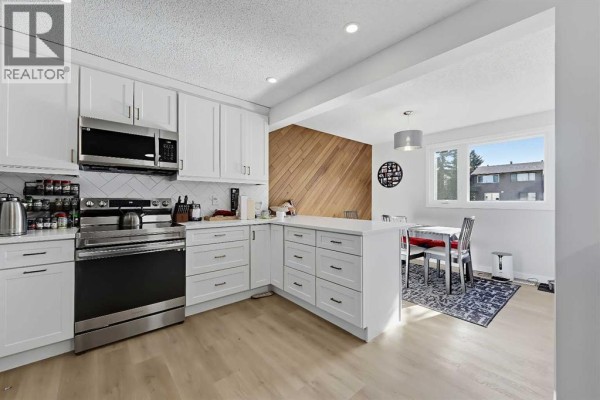 2pc Bathroom - 302 Woodvale Crescent Sw, Calgary, AB T2W3P3 Photo 5