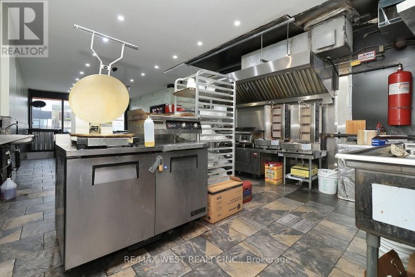3023 Bathurst Street, Toronto, ON M6B3B5 Photo 4