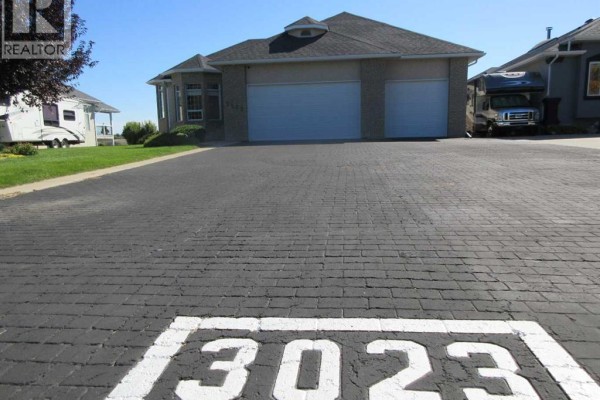 5pc Bathroom - 3023 Cottonwood Way Sw, Medicine Hat, AB T1B4J6 Photo 2
