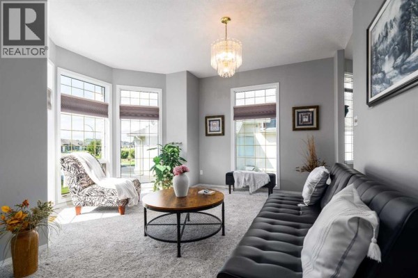 Family room - 3023 Cottonwood Way Sw, Medicine Hat, AB T1B4J6 Photo 5