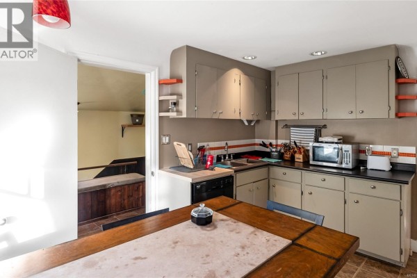 Living room - 3026 Donald St, Saanich, BC V9A1Y2 Photo 5