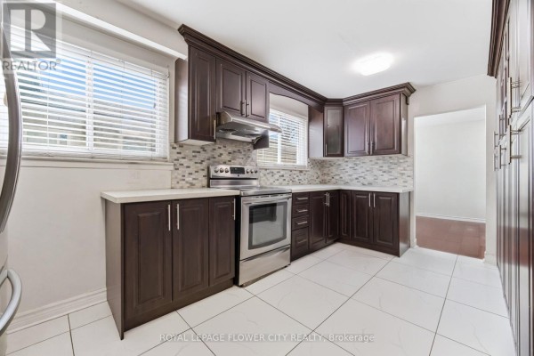 Bedroom - 3027 Coral Drive, Mississauga, ON L4T1Z2 Photo 2