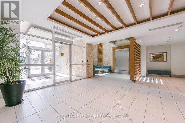 Kitchen - 3028 - 165 Legion Road N, Toronto, ON M8Y0B3 Photo 3