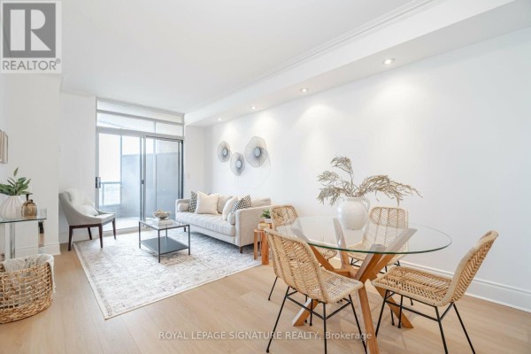 Living room - 3028 - 3888 Duke Of York Boulevard, Mississauga, ON L5B4P5 Photo 3