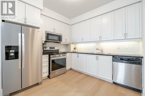 Primary Bedroom - 3028 - 3888 Duke Of York Boulevard, Mississauga, ON L5B4P5 Photo 4