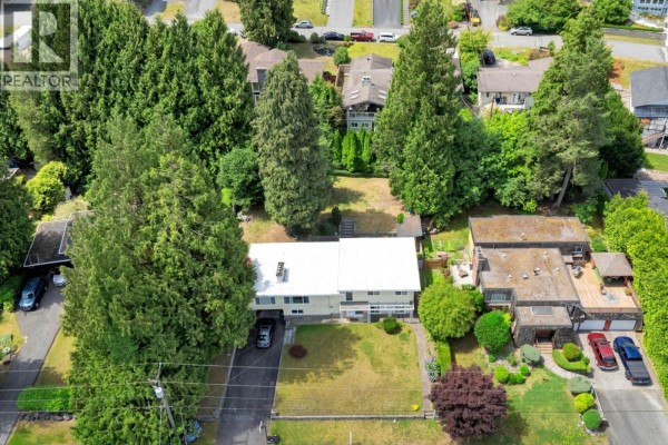 3028 Starlight Way, Coquitlam, BC V3C3P6 Photo 2