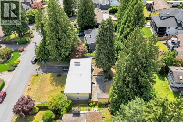 3028 Starlight Way, Coquitlam, BC V3C3P6 Photo 3