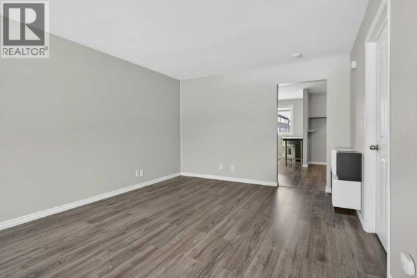 Bedroom - 303, 2211 19 Street Ne, Calgary, AB T2E4Y5 Photo 5
