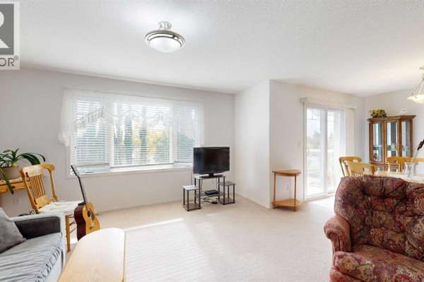 Dining room - 303, 5402 50 Avenue, Stettler, AB T4K1K9 Photo 2