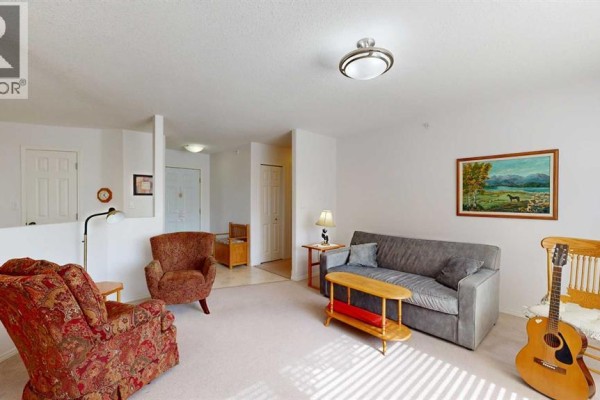 Bedroom - 303, 5402 50 Avenue, Stettler, AB T4K1K9 Photo 4