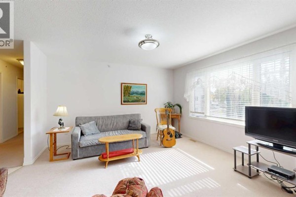 4pc Bathroom - 303, 5402 50 Avenue, Stettler, AB T4K1K9 Photo 5