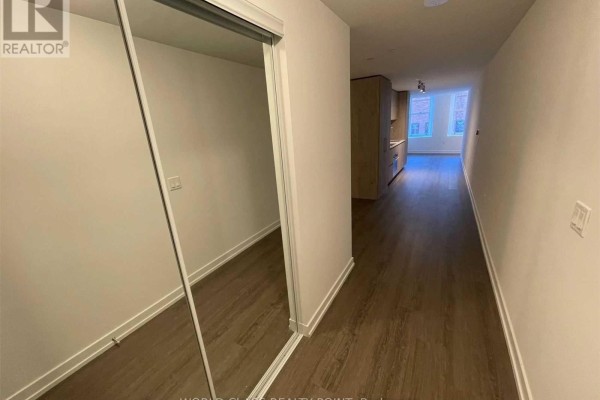 Living room - 303 - 1 Yorkville Avenue, Toronto, ON M4W0B1 Photo 3
