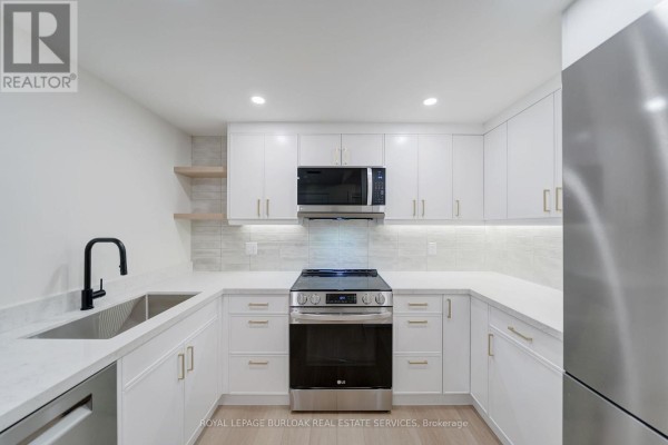 303 - 102 Bronte Road, Oakville, ON L6L6J5 Photo 4