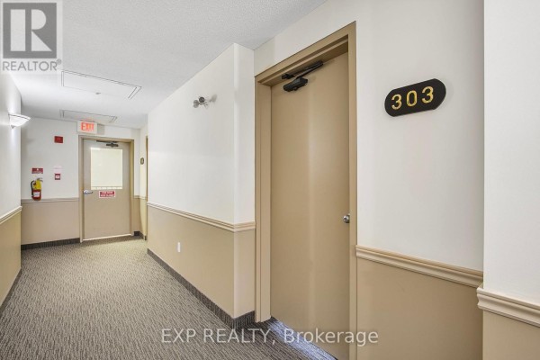 Living room - 303 - 107 Bond Street, Orillia, ON L3V1J7 Photo 4