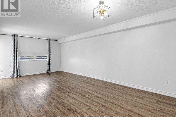 Primary Bedroom - 303 - 20 Harding Boulevard W, Richmond Hill, ON L4C9S4 Photo 4