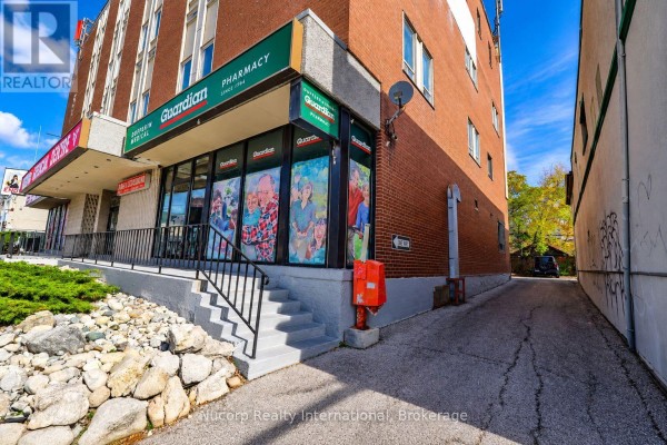 303 - 2045 Dufferin Street, Toronto, ON M6E3R4 Photo 4