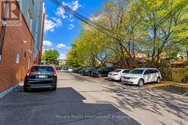 303 - 2045 Dufferin Street, Toronto, ON M6E3R4 Photo 5
