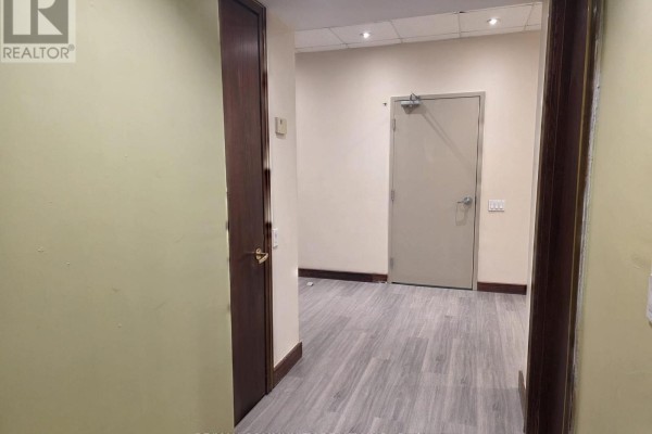 303 - 250 Sheppard Avenue E, Toronto, ON M2N6M9 Photo 3