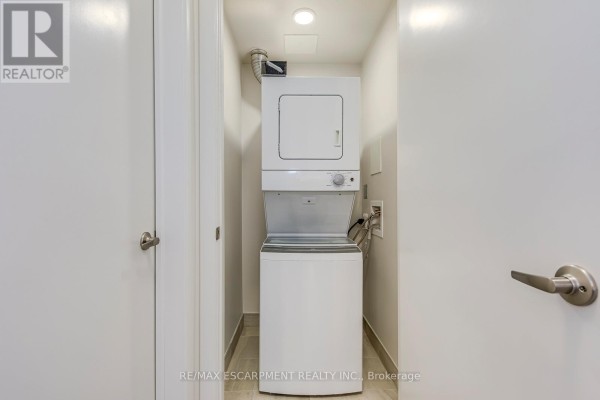 Stacked washer and dryer - 303 - 320 Plains Road E Burlington