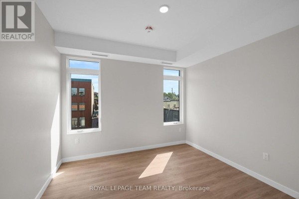 303 - 370 Athlone Avenue, Ottawa, ON K1Z5M4 Photo 5