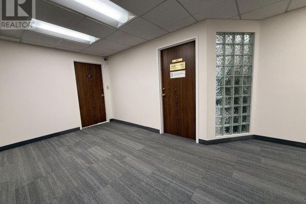 303 - 390 Davis Drive, Newmarket, ON, photo 2