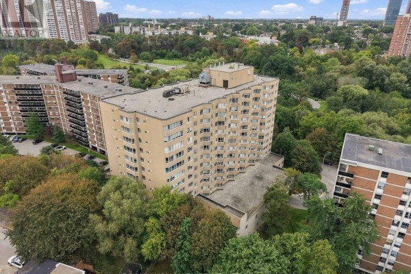 Den - 303 - 4 Park Vista, Toronto, ON M4B3M8 Photo 4