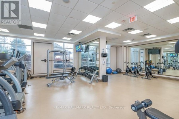 Living room - 303 - 9245 Jane Street, Vaughan, ON L6A0J9 Photo 4