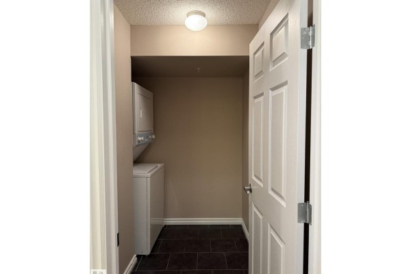 #303 10118 106 Av Nw, Edmonton, AB T5H0B8 Photo 5