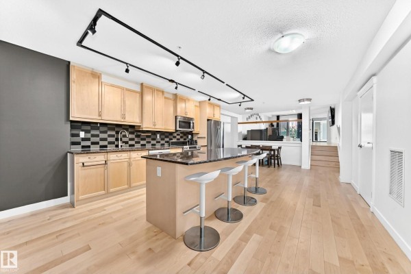 Den - #303 10154 103 St Nw, Edmonton, AB T5J0X7 Photo 4