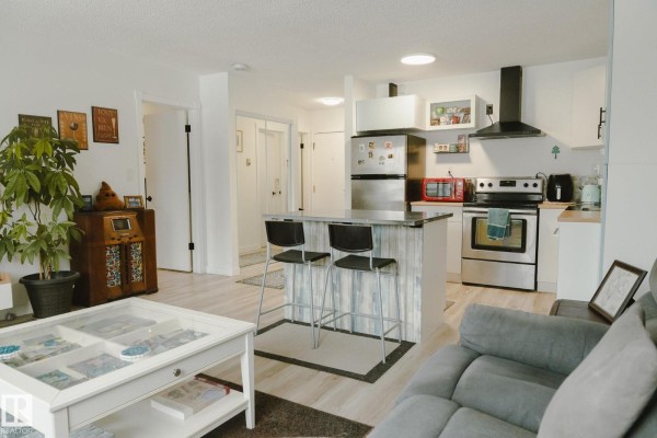 Den - #303 10432 76 Av Nw, Edmonton, AB T6E1L1 Photo 3